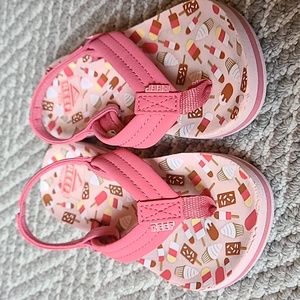 Used Girls Reef flip flops size 11/12 coral color